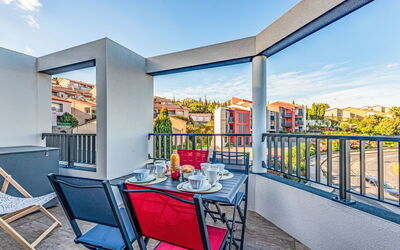 Collioure 150: Cielo, Pianta, Costruzione, Finestra, Manto Stradale, Shade, Albero, Asfalto, Lotto, Casa