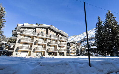 Madesimo 622: Zona Residenziale, Casa, Appartamento, Inverno, Neve, Congelamento, Condominio, Balcone, Parcheggio