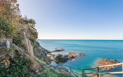 Castiglioncello 230: Cielo, Acqua, Costruzione, Proprietà, Pianta, Piscina, Verde, Albero, Azzurro, Shade