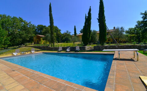 Villa Il Troscione: Blu, Piscina, Shade, Giardino, Landscaping, Ricorrere, Mobili Da Esterno, Giochi D'Acqua, Hacienda, Backyard