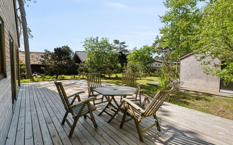 Dagino - 200M from the Sea: Vegetazione, Arbusto, Primavera, Villetta, Giardino, Shade, Backyard, Cortile, Sedia