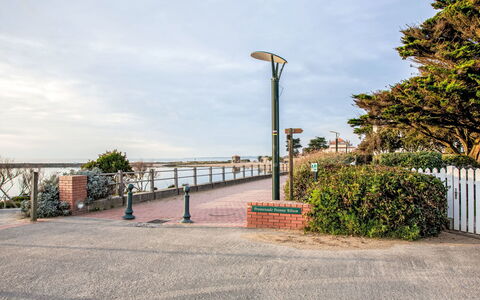 La Bernerie-En Retz 400: Cielo, Street Luce, Passerella, Recinzione, Pole, Marciapiede, Home Scherma