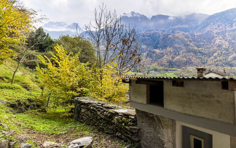 Borgonuovo Waterfall'S House: Piscina, Ricorrere, Materiale Composito, Mobili Da Esterno, Shade, Hotel, Eco Hotel, Giochi D'Acqua, Terme