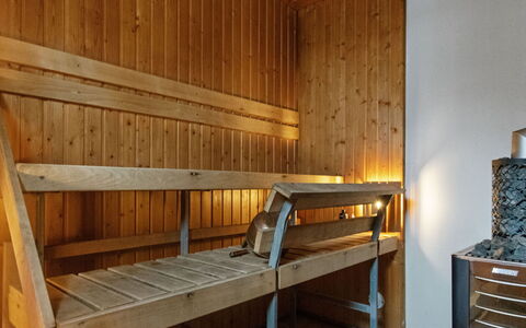 Nieminokka: Mobilia, Interior Design, Pavimentazione, Pavimento, Tavolo, Soffitto, Cucina & Sala Da Pranzo Tavolo, Illuminazione, Sedia, Casa