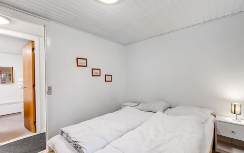 Brawith - 700M to the Fjord: Parete, Pavimento, Pavimentazione, Legna, Soffitto, Interior Design, Camera Da Letto, Letto, Camera, Lenzuolo