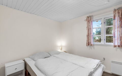 Brawith - 700M to the Fjord: Legna, Camera Da Letto, Soffitto, Letto, Interior Design, Pavimento, Pavimentazione, Casa, Bedding, Lenzuolo