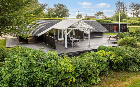 Jantje - 500M to the Fjord: Legna, Tetto, Architettura, Casa, Casa, Villetta, Shade, Groundcover, Giardino, Landscaping