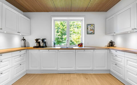Solvey - 400M from the Sea: Mobilia, Interior Design, Pavimentazione, Pavimento, Soffitto, Camera, Sedia, Tavolo, Appartamento, Cucina & Sala Da Pranzo Tavolo