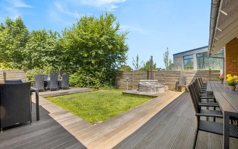 Solvey - 400M from the Sea: Mobilia, Interior Design, Pavimentazione, Pavimento, Soffitto, Camera, Sedia, Tavolo, Appartamento, Cucina & Sala Da Pranzo Tavolo