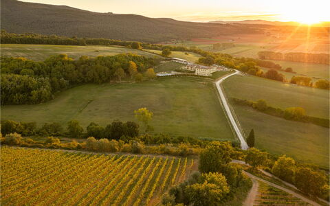La Capanna, Borgo Campassini, Monteriggioni: Paesaggio, Paesaggio Naturale, Plain, Highland, Pascolo, Ecoregione, Lotto, Piantagione, Area Rurale, Campo