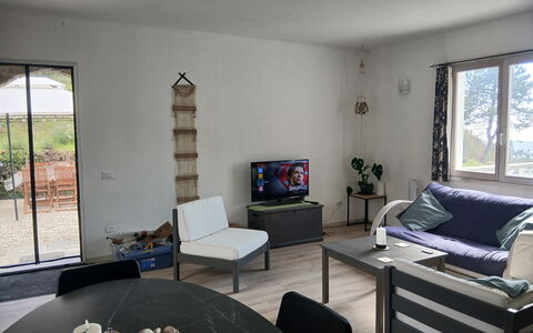 Villa dei Sogni: Mobilia, Pavimentazione, Interior Design, Legna, Pavimento, Camera, Sedia, Divano, Tavolo, Soggiorno