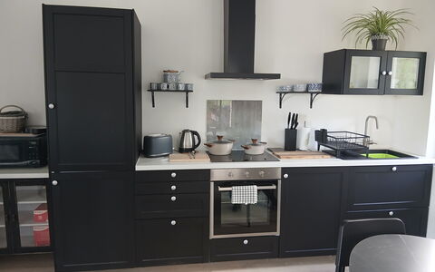 Villa dei Sogni: Elettrodomestico Da Cucina, Cucina, Cabinetry, Controsoffitto, Apparecchio Major, Pavimentazione, Interior Design, Mobilia, Elettrodomestico, Cucina Stufa