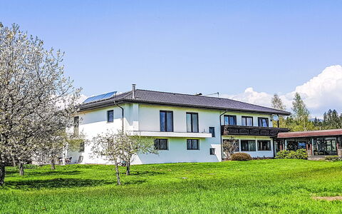 Villa Therese: Costruzione, Erba, Casa, Casa, Architettura, Zona Residenziale, Tetto, Lotto, Prato, Estate