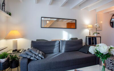 La Bernerie-En Retz 450: Mobilia, Interior Design, Divano, Parete, Pavimentazione, Soggiorno, Camera, Pavimento, Legna, Appartamento