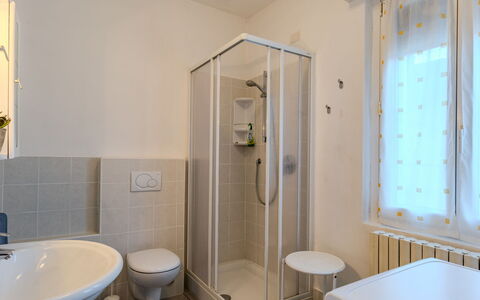 Delma: Interior Design, Pavimentazione, Pavimento, Camera, Soffitto, Mobilia, Idraulico Fixture, Appartamento, Lavello, Rubinetto