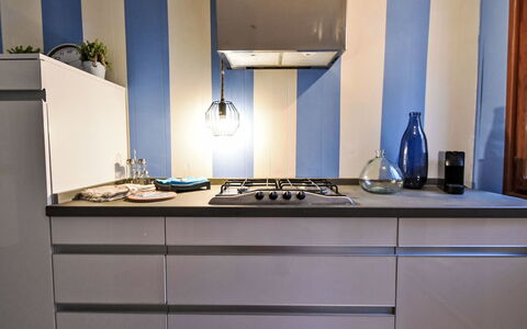 La Casa di Lu': Elettrodomestico Da Cucina, Cucina, Apparecchio Major, Interior Design, Controsoffitto, Mobilia, Pavimentazione, Cucina Stufa, Elettrodomestico, Camera