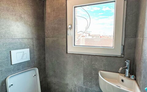 La Casa di Cri': Idraulico Fixture, Gabinetto, Pavimentazione, Pavimento, Toilet Seat, Bagno, Interior Design, Idraulico, Camera, Lavello