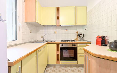 Il Gualdo: Cucina, Elettrodomestico Da Cucina, Apparecchio Major, Controsoffitto, Legna, Pavimentazione, Interior Design, Cabinetry, Pavimento, Camera