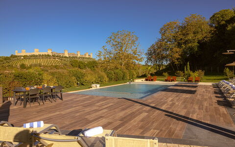 La Piazzetta, Borgo Campassini, Monteriggioni: Mobilia, Mobili Da Esterno, Giardino, Sedia, Tavolo Esterno, Eco Hotel, Shade, Piscina, Lettino, Landscaping