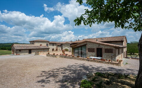 La Piazzetta, Borgo Campassini, Monteriggioni: Tetto, Villetta, Estate, Villaggio, Agriturismo, Cobblestone, Driveway, Villa, Hacienda, Cortile