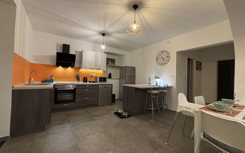 Appartamento Soul & Travel Ac And Wifi Croazia: Interior Design, Pavimentazione, Mobilia, Pavimento, Soffitto, Legna, Cucina, Controsoffitto, Camera, Illuminazione