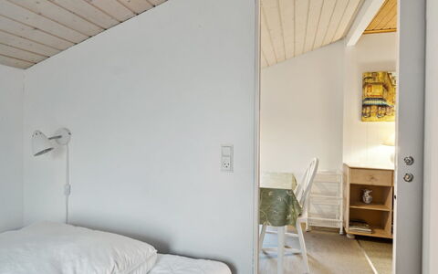 Ginette - 500M from the Sea: Parete, Interior Design, Pavimentazione, Pavimento, Legna, Soffitto, Mobilia, Camera Da Letto, Letto, Camera
