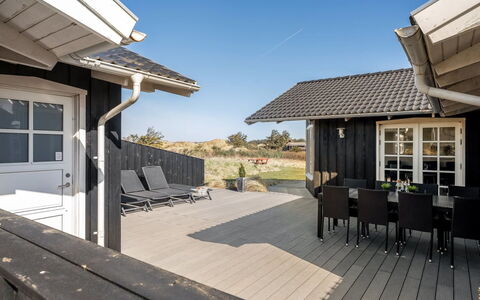 Djuna - 550M from the Sea: Legna, Casa, Portico, Deck, Latifoglie, Tetto, Color Legno, Pavimento In Legno, Eco Hotel