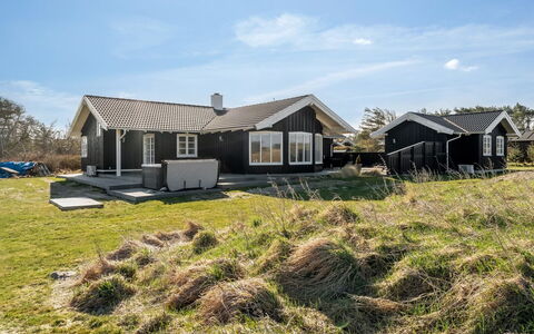 Djuna - 550M from the Sea: Legna, Casa, Portico, Deck, Latifoglie, Tetto, Color Legno, Pavimento In Legno, Eco Hotel