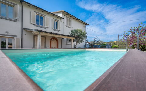 Borgo House In Florentine Hills With Pool: Blu, Piscina, Materiale Composito, Ricorrere, Estate, Eco Hotel, Hacienda, Villa, Hotel, Giochi D'Acqua