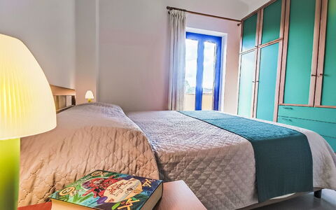 Remo: Mobilia, Interior Design, Pavimentazione, Pavimento, Legna, Camera, Camera Da Letto, Soffitto, Tessile, Letto