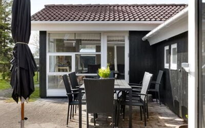 Sissie - 400M from the Sea