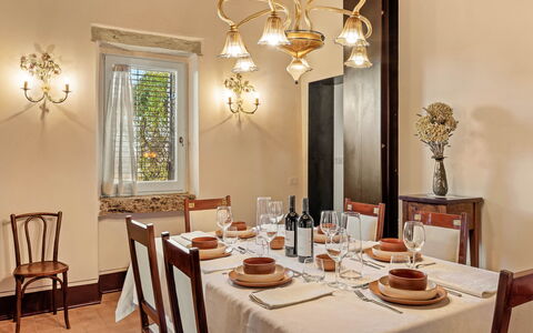 Terra Quercus: Mobilia, Interior Design, Parete, Lampada, Soffitto, Tavolo, Sala Da Pranzo, Legna, Pavimentazione, Lampadario