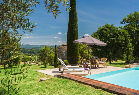 Terra Quercus: Piscina, Giardino, Mobili Da Esterno, Landscaping, Estate, Agriturismo, Eco Hotel, Ricorrere, Prato, Villa