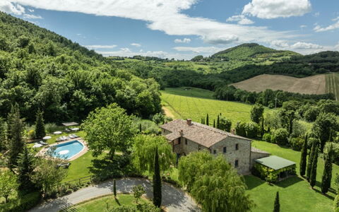 Podere Monti: Estate, Giardino, Villa, Hacienda, Dimora, Eco Hotel, Piantagione, Backyard, Agriturismo, Cortile