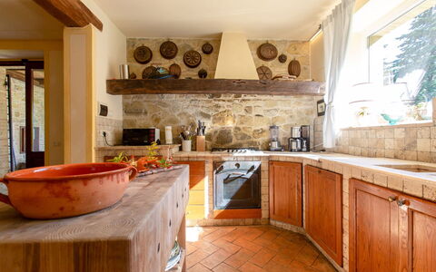 Villa la Felce: Interior Design, Cucina, Mobilia, Controsoffitto, Pavimentazione, Parete, Legna, Cabinetry, Pavimento, Soffitto