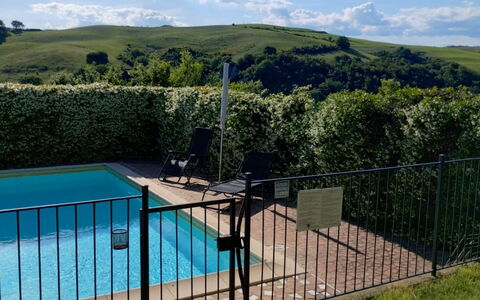 Il Bosco: Piscina, Recinzione, Lotto, Giardino, Shade, Prato, Home Scherma, Backyard, Landscaping, Estate