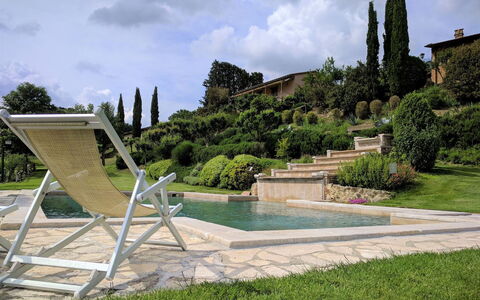 Podere della Bruciata: Mobili Da Esterno, Mobilia, Giardino, Flagstone, Landscaping, Lettino, Backyard, Shade, Sedia, Cortile