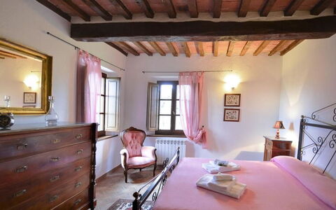 Il Tinaio: Parete, Mobilia, Letto, Casa, Casa, Camera Da Letto, Insediamento Umano, Lenzuolo, Telaio Del Letto, Bedding