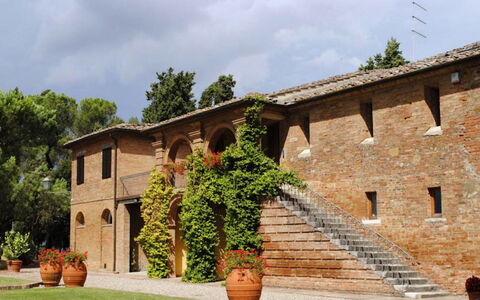 Il Tinaio: Architettura, Estate, Hacienda, Giardino, Landscaping, Cortile, Driveway, Cortile, Brick, Dimora