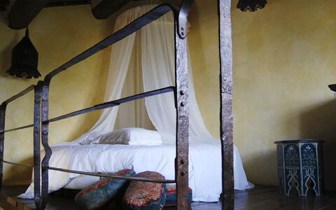 Poggio Aperto: Legna, Pavimento, Camera Da Letto, Letto A Baldacchino, Telaio Del Letto, Letto, Biancheria, Bedding, Latifoglie