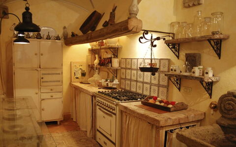Poggio Aperto: Legna, Interior Design, Cucina, Pavimentazione, Mobilia, Controsoffitto, Pavimento, Camera, Cabinetry, Soffitto