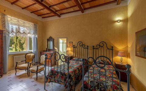 La Palazzina: Parete, Mobilia, Interior Design, Camera Da Letto, Illuminazione, Letto, Pavimentazione, Camera, Soffitto, Cornice
