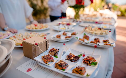 La Palazzina: Cibo, Tavola, Cibo Da Mangiare Con Le Mani, Tavolo, Dishware, Mobilia, Serveware, Brunch, Piatto