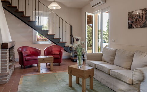 Bellaria: Mobilia, Interior Design, Pavimentazione, Pavimento, Parete, Divano, Legna, Camera, Soggiorno, Soffitto