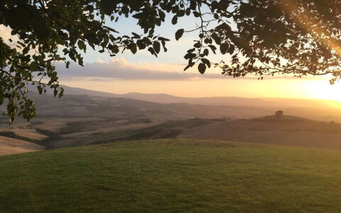 Vallocchie: Natura, Erba, Paesaggio Naturale, Collina, Fenomeno Atmosferico, Pascolo, Orizzonte, Ecoregione, Paesaggio, Alba