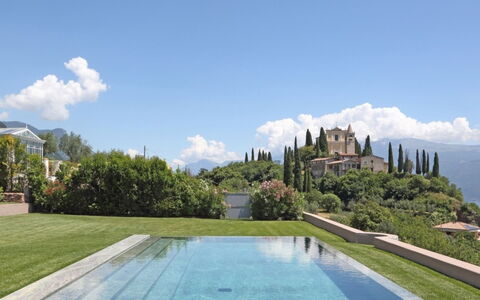 Villa Garda: Piscina, Collina, Catena Montuosa, Estate, Landscaping, Eco Hotel, Giardino, Villa, Ricorrere, Dimora