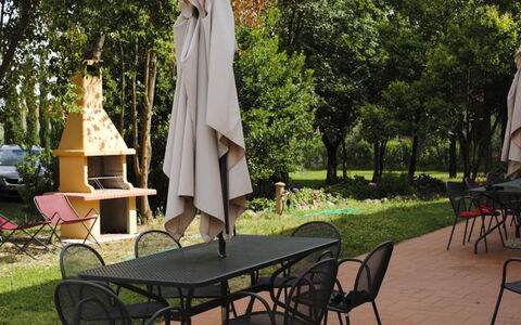 Villa Il Poggio: Mobilia, Mobili Da Esterno, Tavolo, Sedia, Tavolo Esterno, Shade, Giardino, Prato, Cucina & Sala Da Pranzo Tavolo, Backyard
