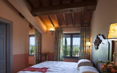 Villa Santa Virginia: Parete, Interior Design, Mobilia, Illuminazione, Camera Da Letto, Camera, Letto, Appartamento, Bedding, Sedia