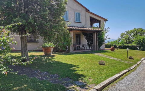 Podere della Madonna Villa: Casa, Casa, Zona Residenziale, Arbusto, Villetta, Estate, Giardino, Agriturismo, Prato, Landscaping