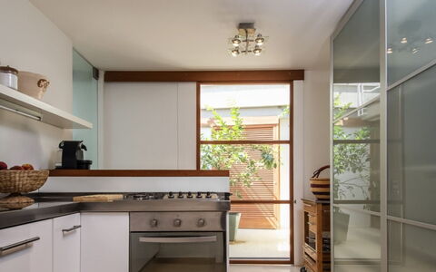 Villa Cala Moresca: Cucina, Interior Design, Controsoffitto, Parete, Legna, Mobilia, Elettrodomestico Da Cucina, Pavimentazione, Cabinetry, Casa